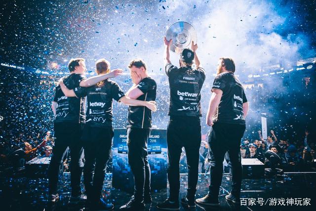 体育山东省直机关第十五届全民健身职工运动会游泳比赛开赛