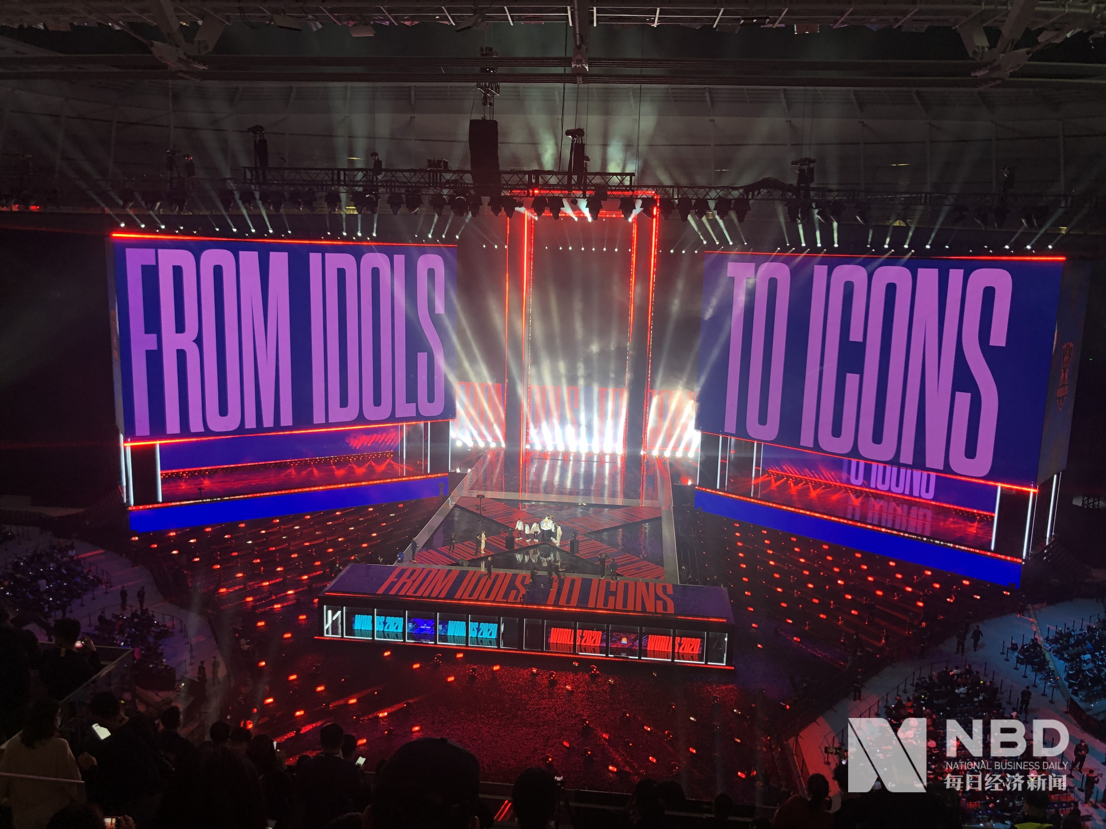 刚打完比赛三小时，上海启程北京！王哲林未随队，机场偶遇山西！.