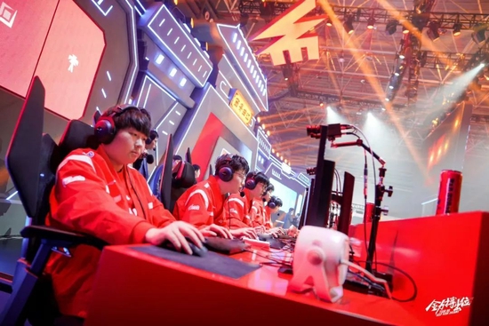 足凭借一记 足凭借一记